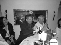 monis_bar_20120506_2003627734